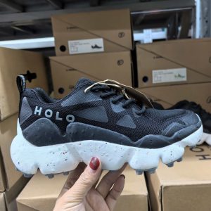 HOLO Spring and Autumn Breathable Lightweight Comfortable Slip-Resistant Sports Shoes